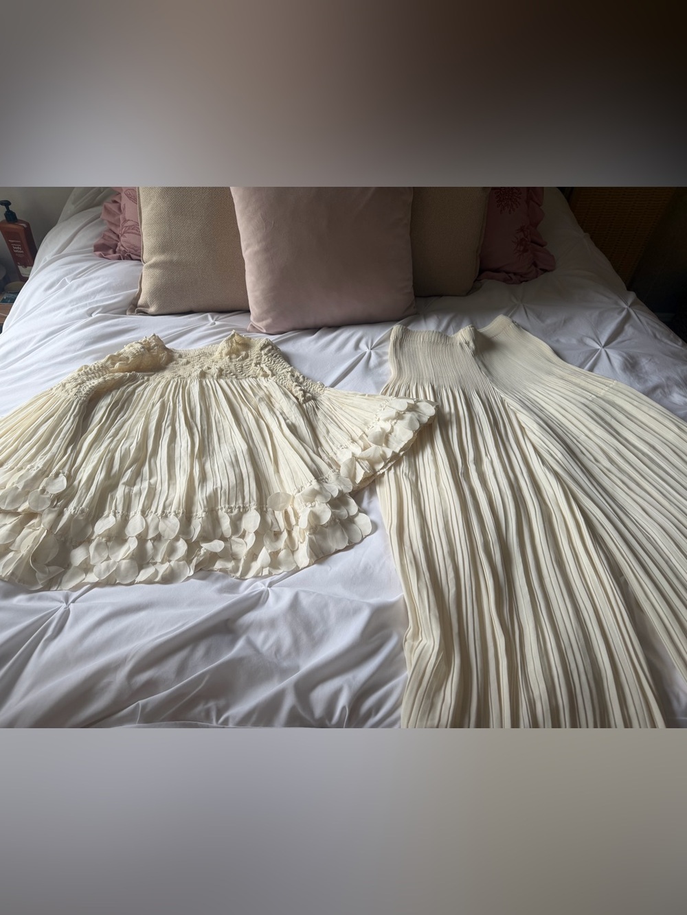 White pleated pearl set- never worn